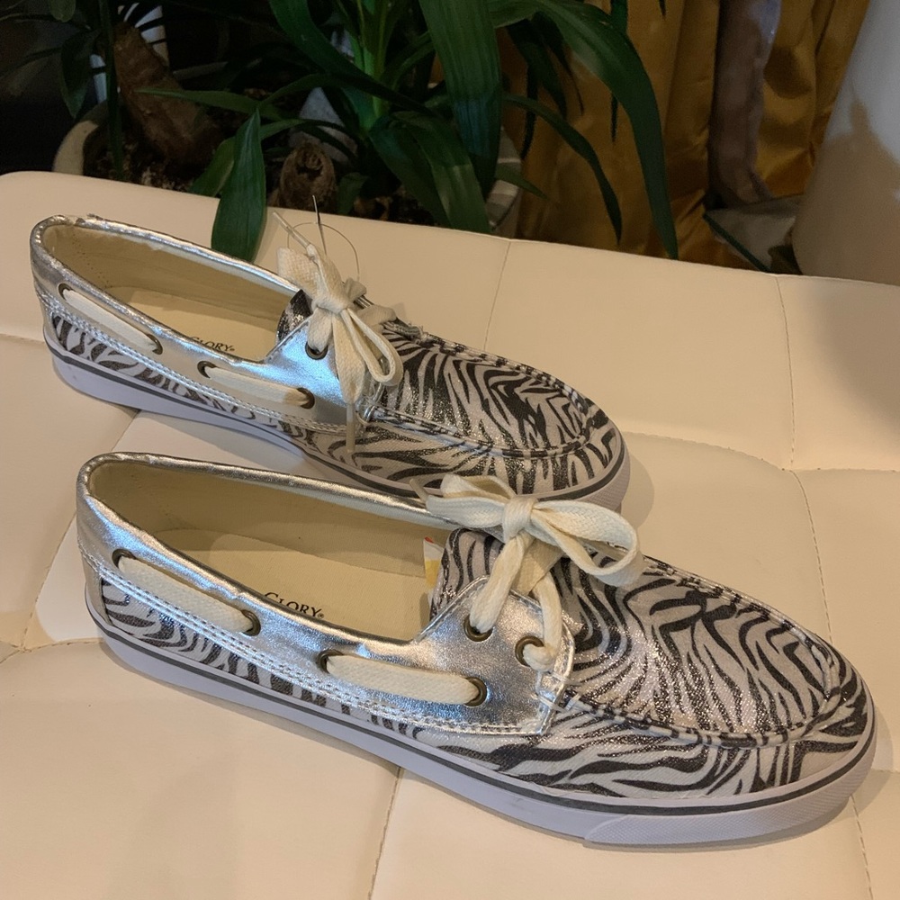 Cool loafers Metallic Zebra 🦓 stripped boat shoes. NWB